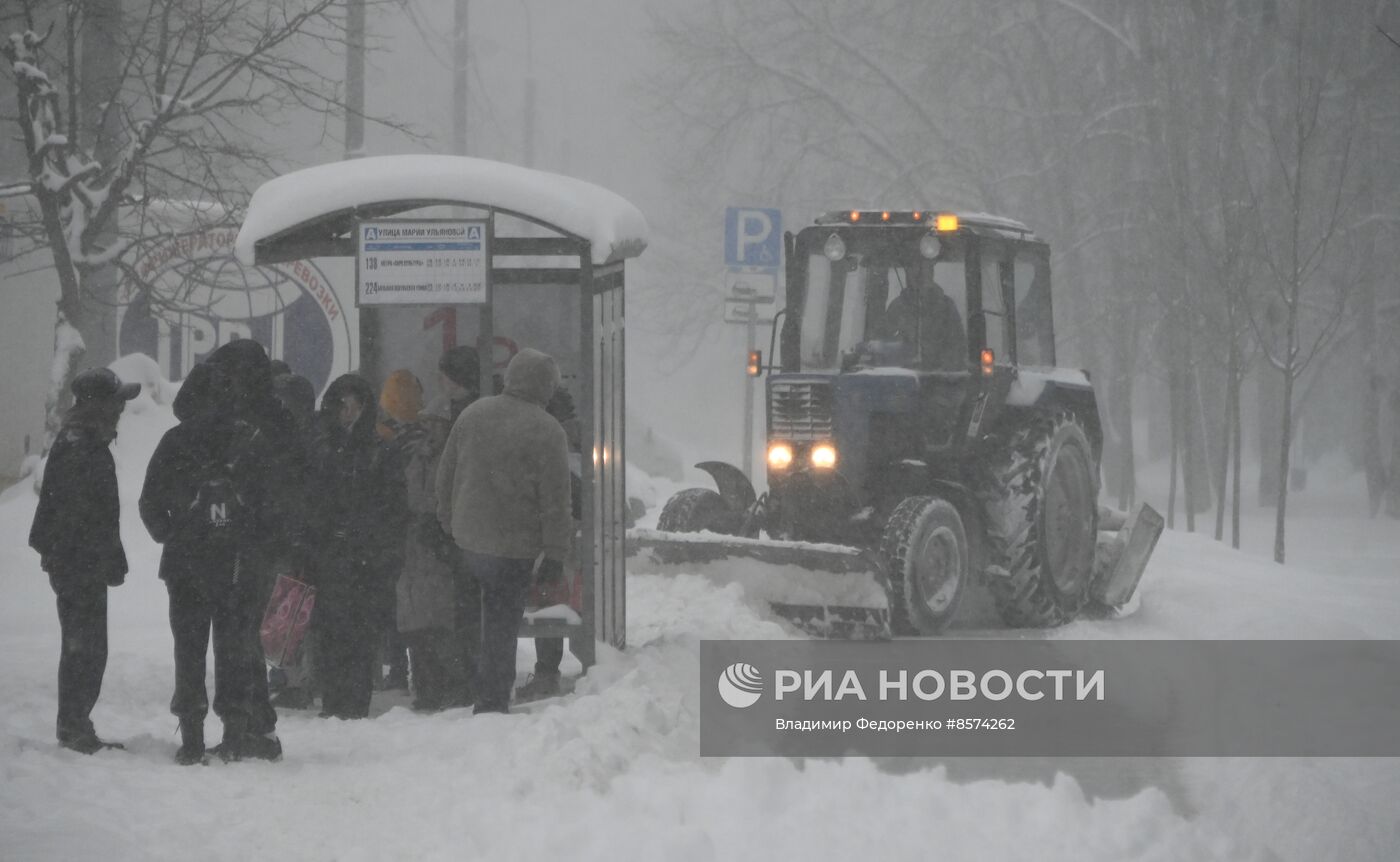 Снег в Москве