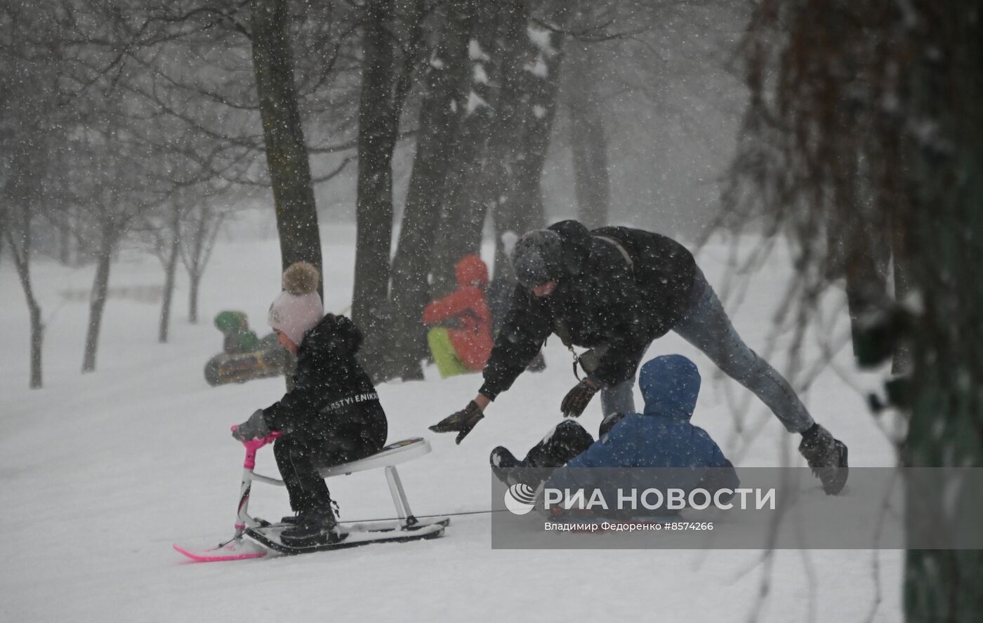 Снег в Москве