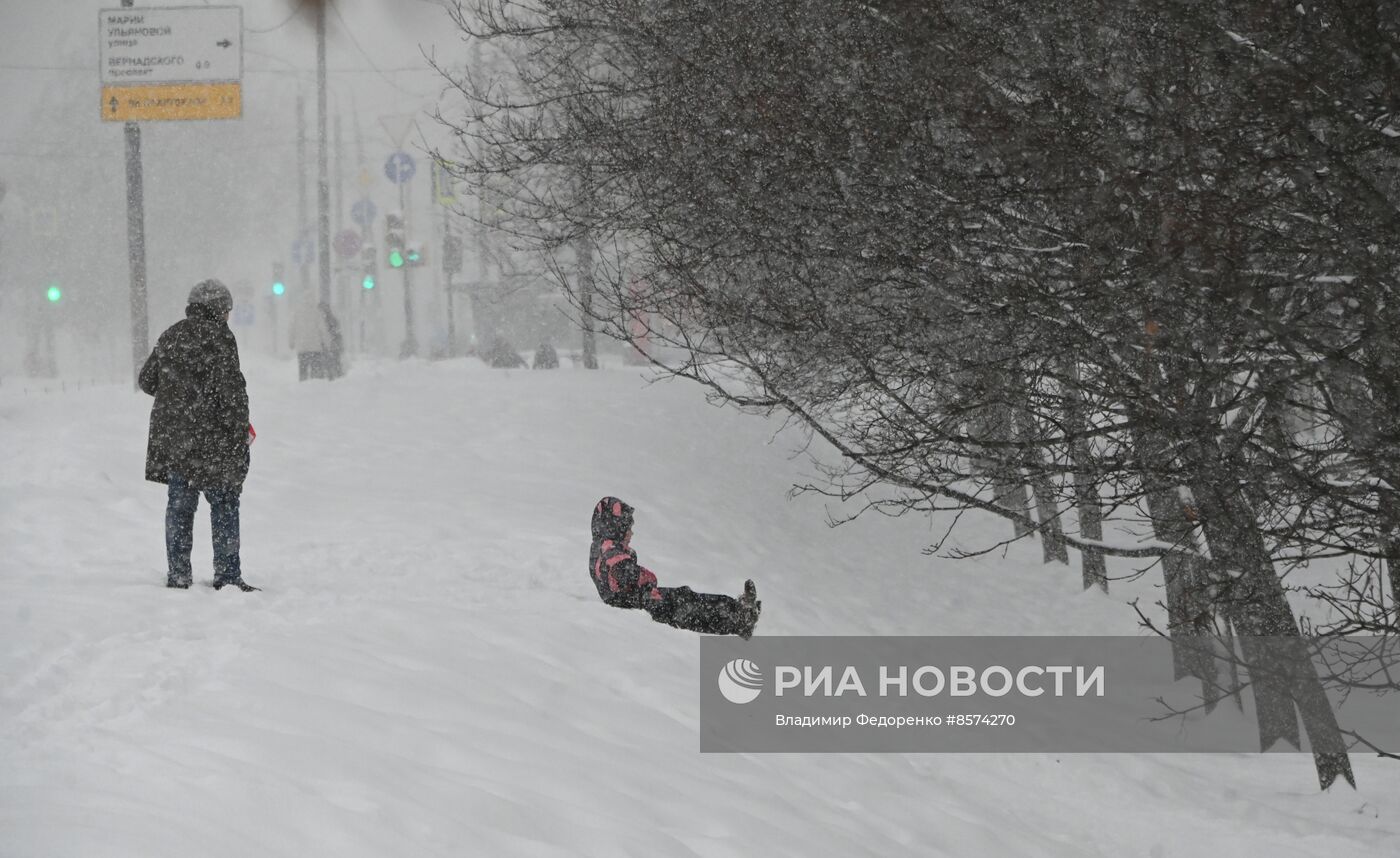 Снег в Москве