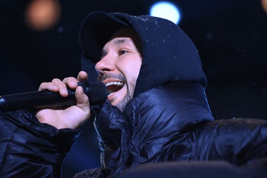 Международная выставка-форум "Россия"
День региона. Республика Башкортостан
Концертная программа "Из Башкортостана с любовью!"
Вокалист группы "Пицца" Сергей Приказчиков
Место: Россия, Москва. Автор: Владимир Вяткин/РИА Новости. Выставка "Россия". День региона. Республика Башкортостан