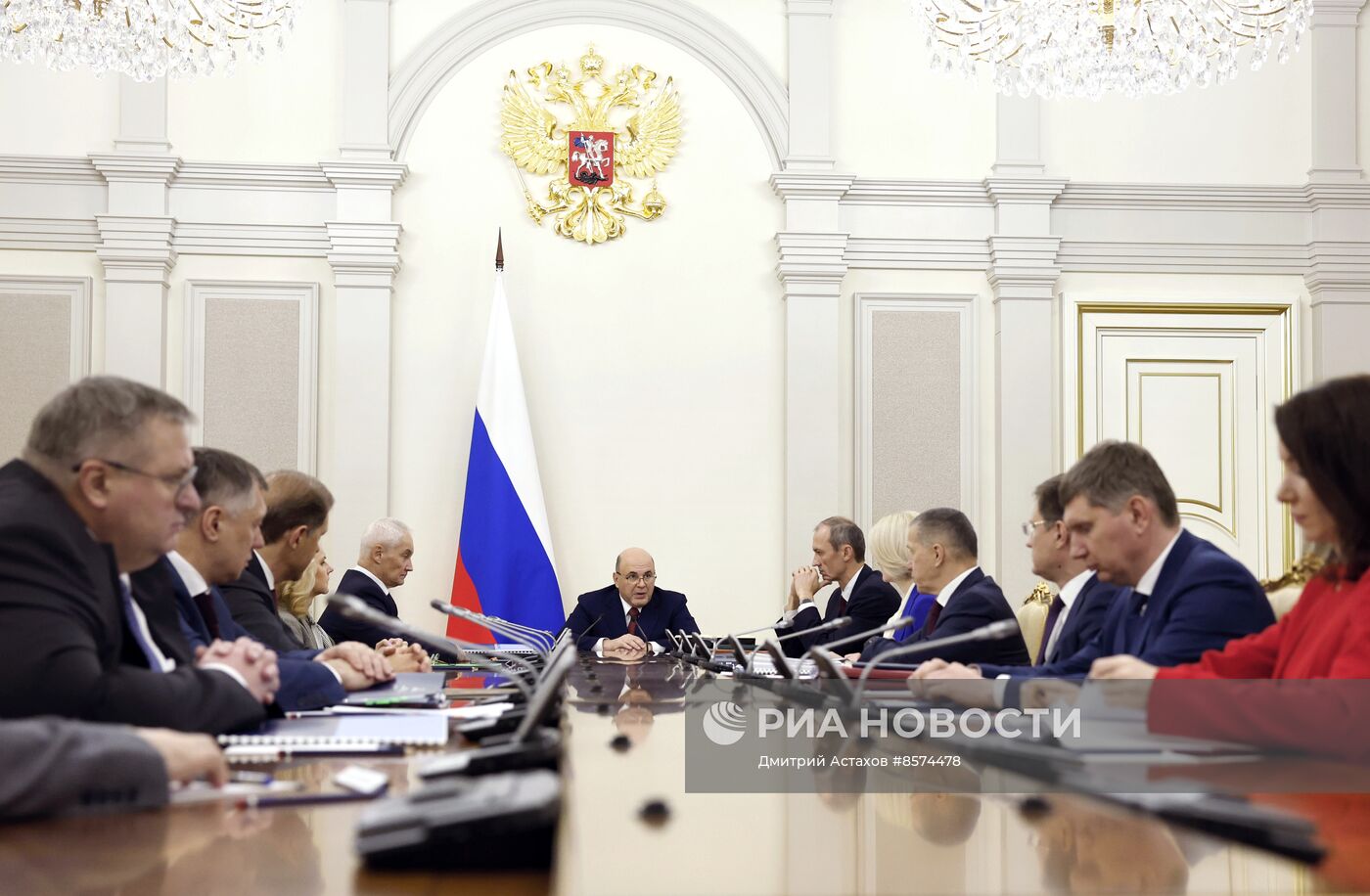 Премьер-министр РФ М. Мишустин провел совещание c вице-премьерами РФ