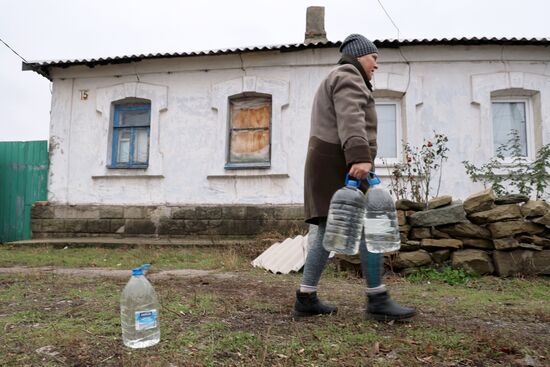 Подвоз воды жителям Ленинского района Донецка