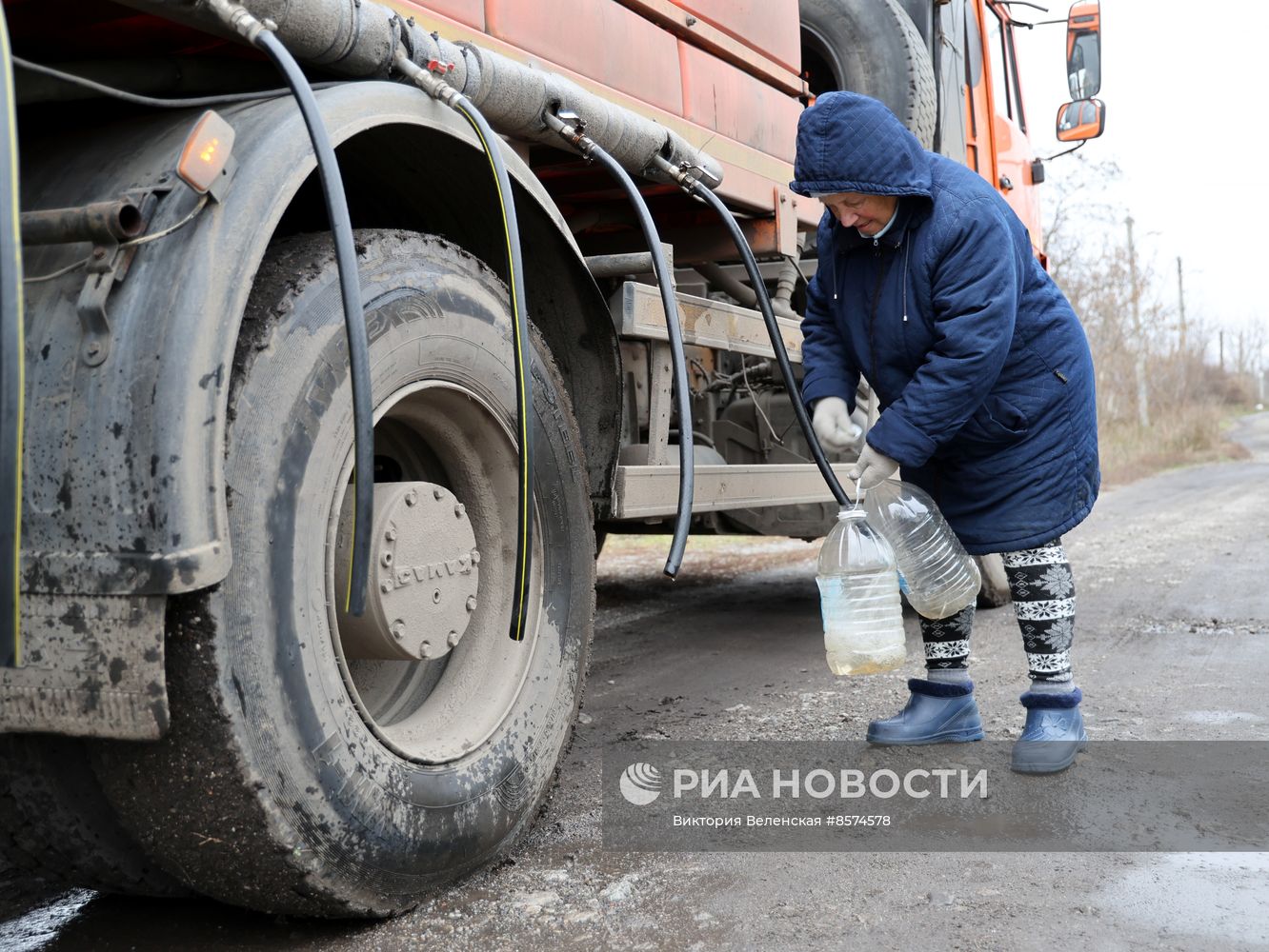 Подвоз воды жителям Ленинского района Донецка