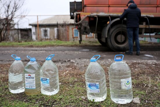 Подвоз воды жителям Ленинского района Донецка