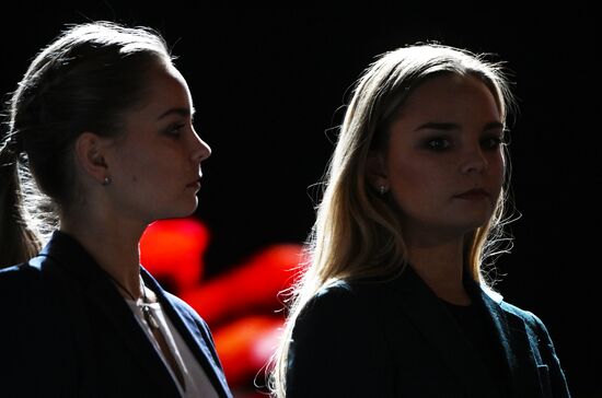 Президент РФ В. Путин наградил победителей международной премии "#Мывместе"