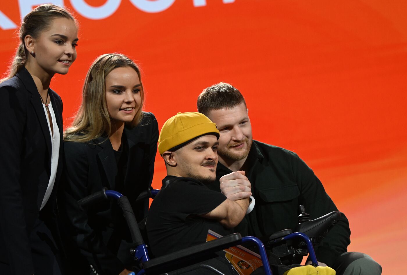 Президент РФ В. Путин наградил победителей международной премии "#Мывместе"