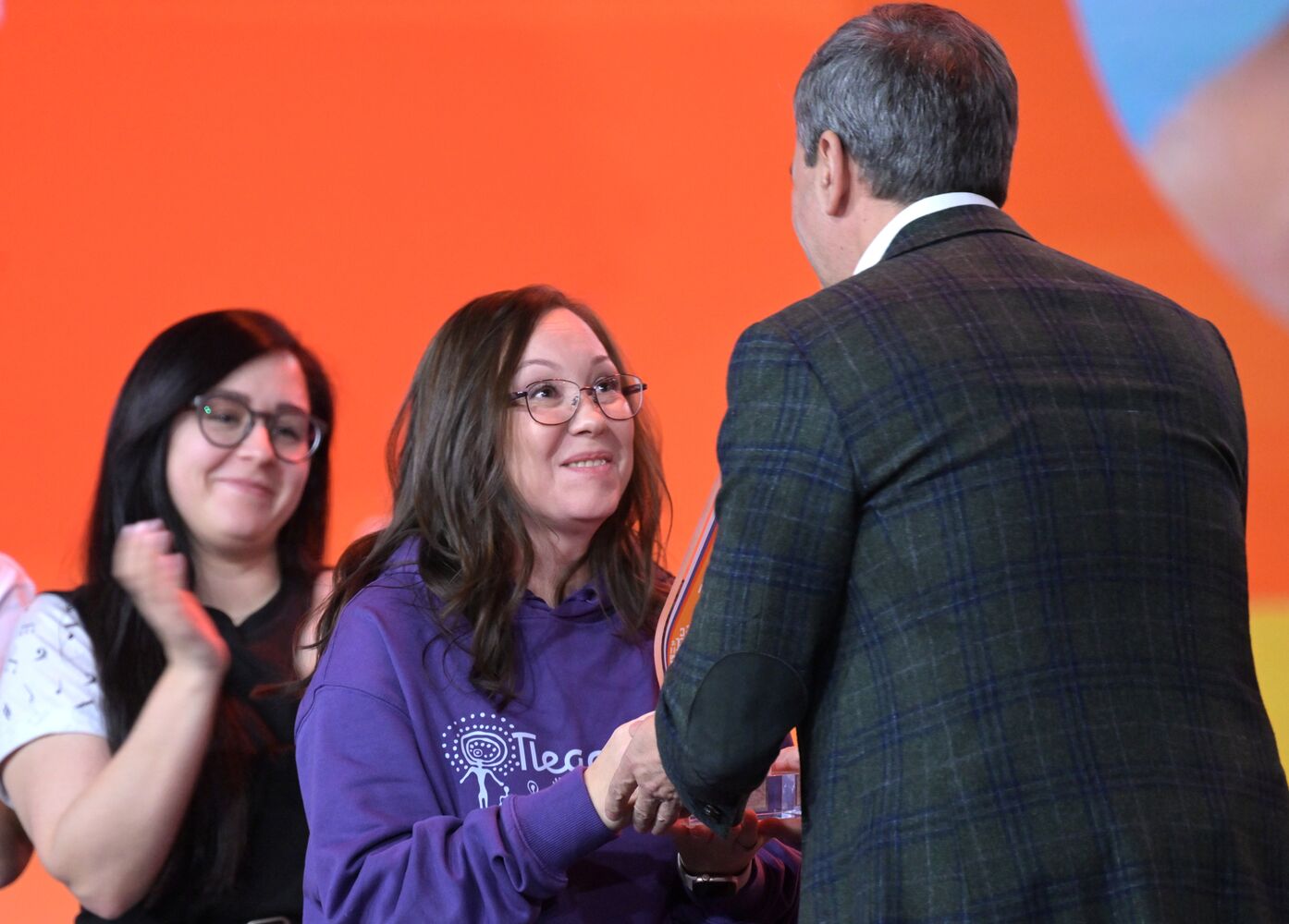 Президент РФ В. Путин наградил победителей международной премии "#Мывместе"