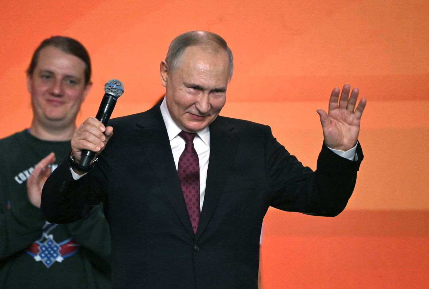 Президент РФ В. Путин наградил победителей международной премии "#Мывместе"