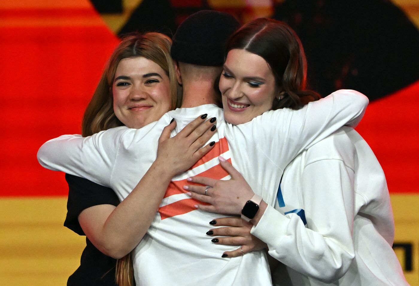 Президент РФ В. Путин наградил победителей международной премии "#Мывместе"