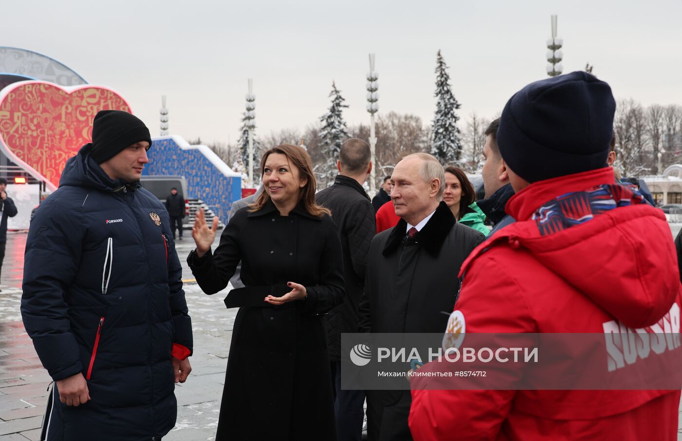 Президент РФ В. Путин посетил выставку "Россия"