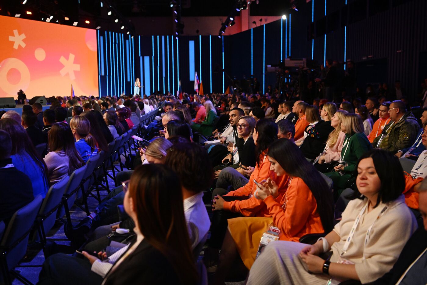 Президент РФ В. Путин наградил победителей международной премии "#Мывместе"