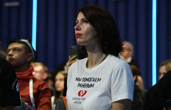 Президент РФ В. Путин наградил победителей международной премии "#Мывместе"