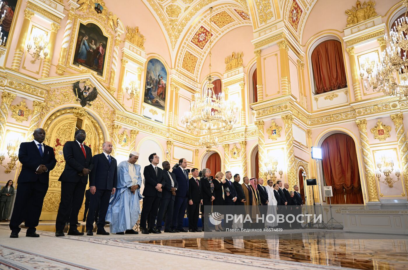 Президент РФ В. Путин принял верительные грамоты у вновь прибывших послов иностранных государств