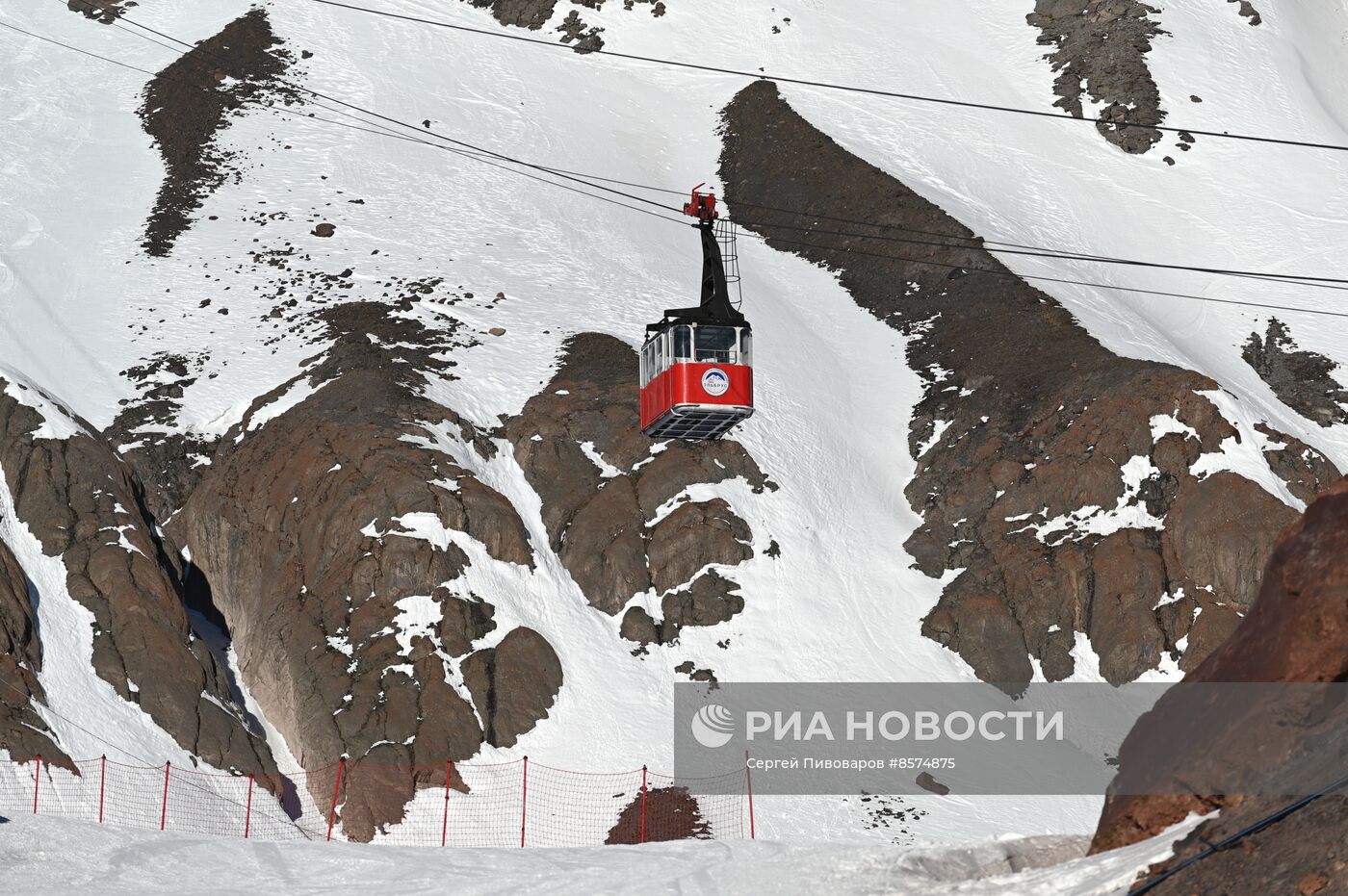 Начало зимнего сезона на горнолыжном курорте "Эльбрус"