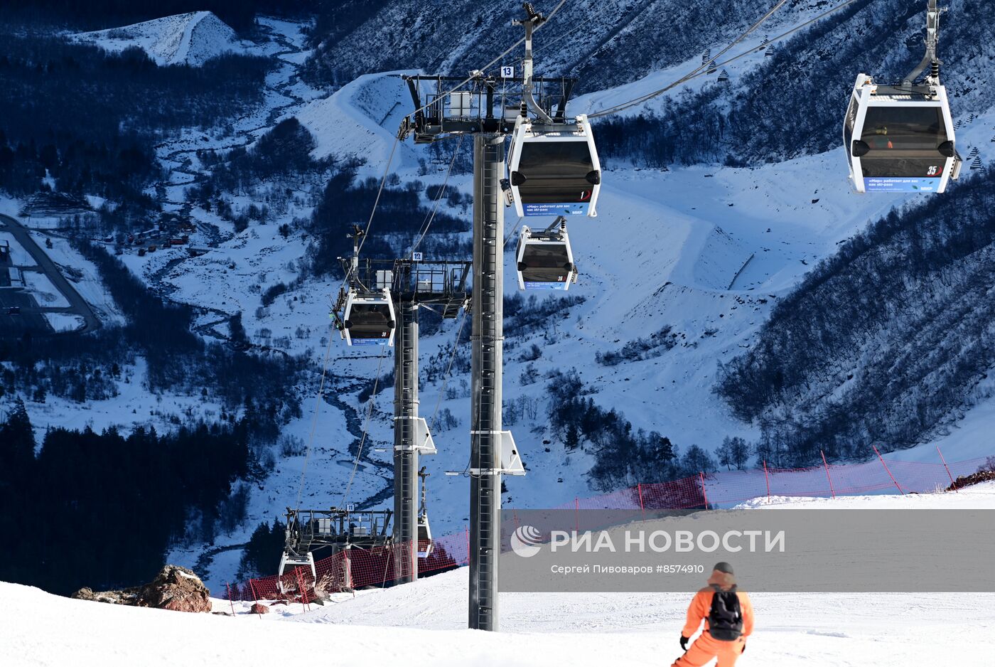 Начало зимнего сезона на горнолыжном курорте "Эльбрус"