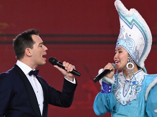 Президент РФ В. Путин наградил победителей международной премии "#Мывместе"