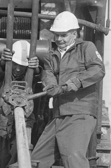 Трест "Орджоникидзенефть"