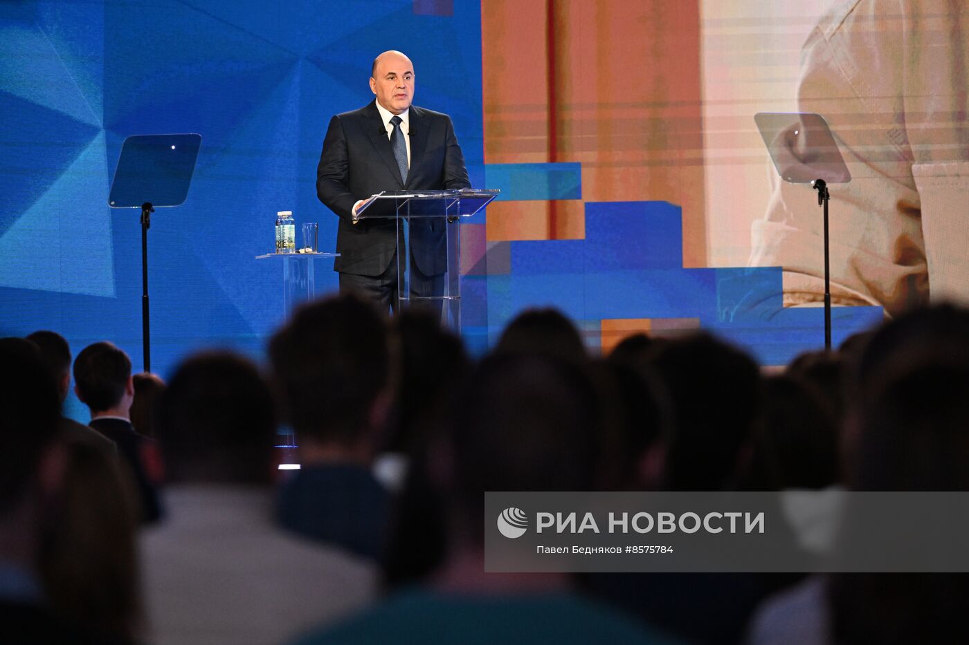 Премьер-министр РФ М. Мишустин посетил международную выставку-форум "Россия"