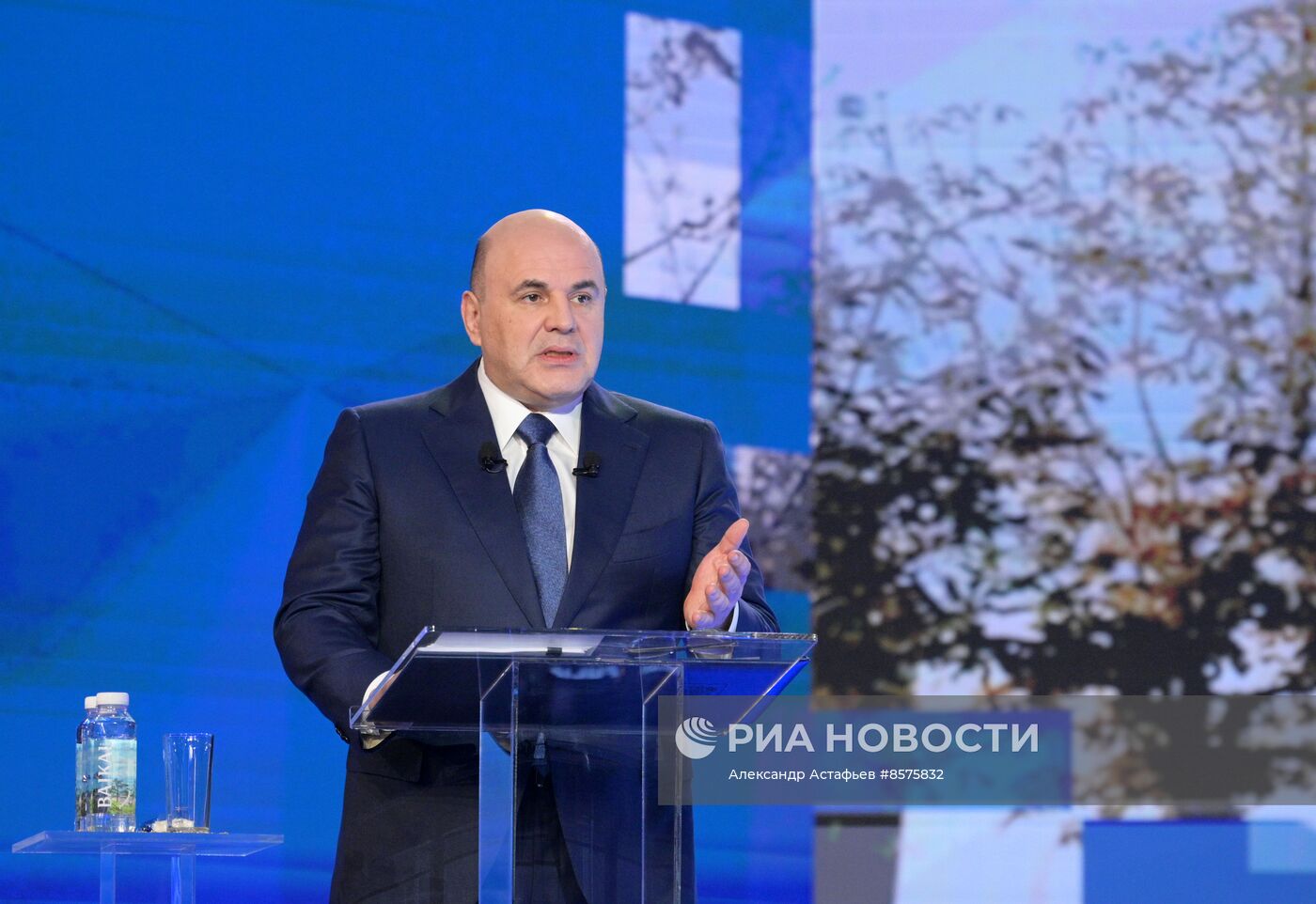 Премьер-министр РФ М. Мишустин посетил международную выставку-форум "Россия"