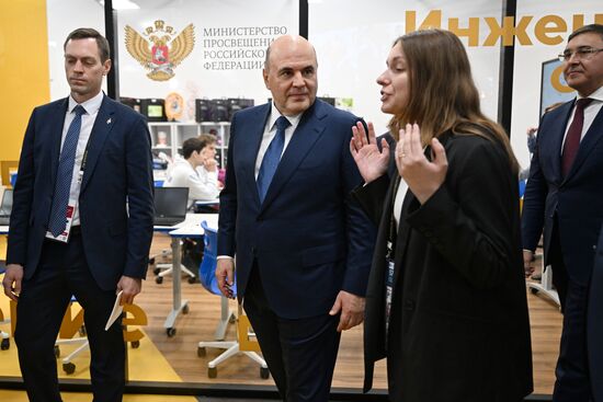 Премьер-министр РФ М. Мишустин посетил международную выставку-форум "Россия"