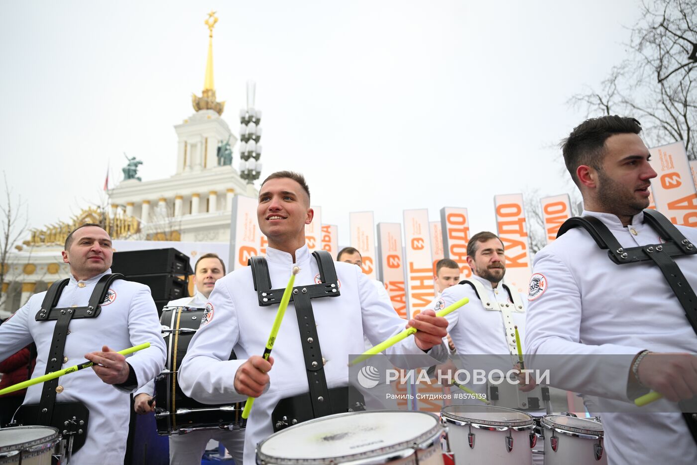 Выставка "Россия". Открытие "Аллеи славы" Российского общества "Знание"