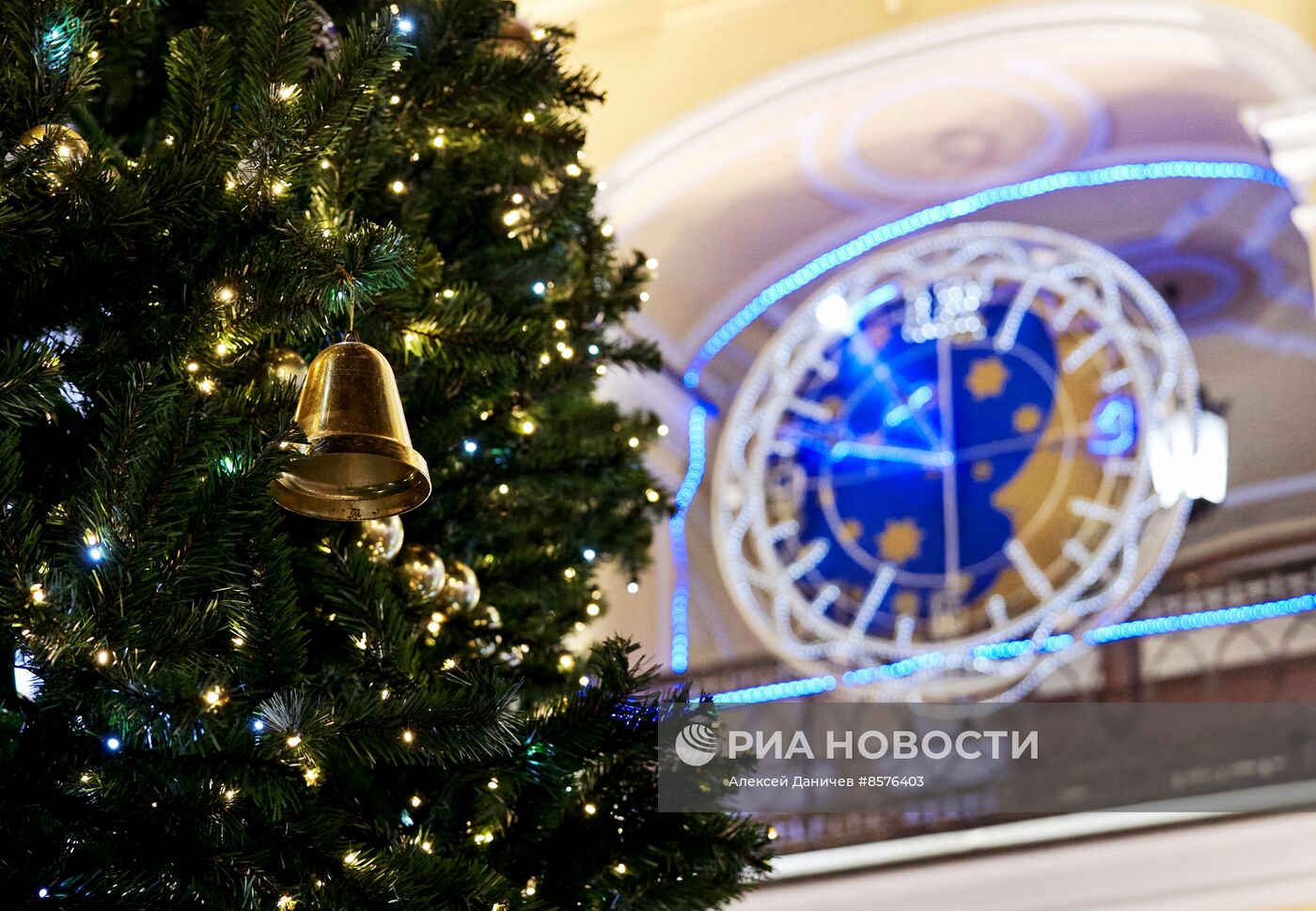 Украшенный к Новому году Санкт-Петербург