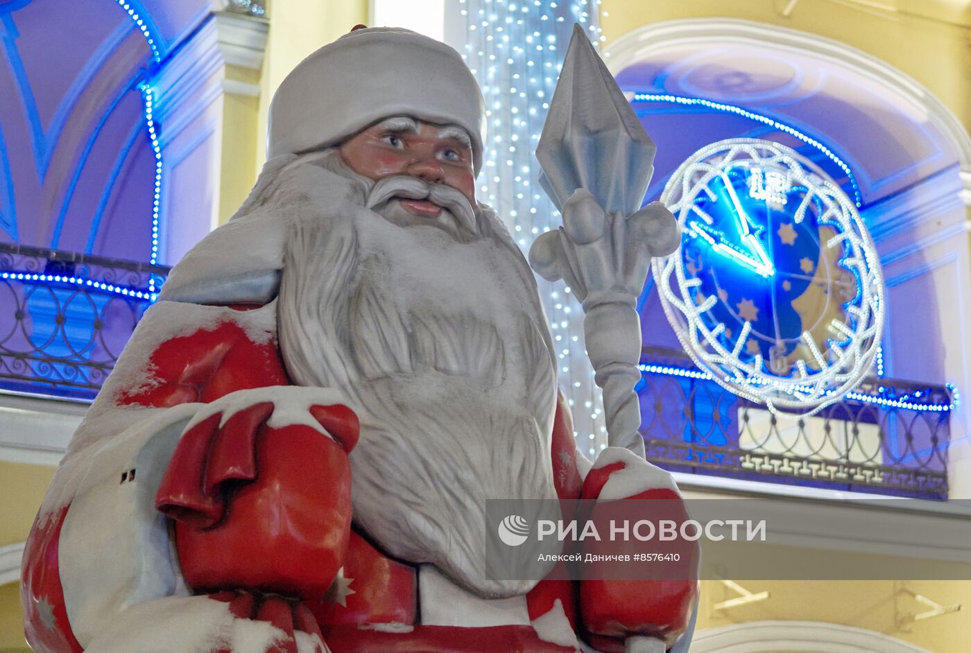 Украшенный к Новому году Санкт-Петербург