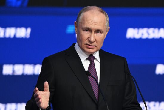 Президент России В. Путин принял участие в форуме ВТБ "Россия зовет!"
