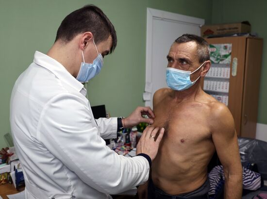 Осмотр жителей Волновахи врачами РОЦ им. проф. Г.В. Бондаря