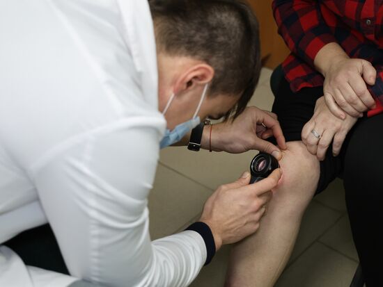 Осмотр жителей Волновахи врачами РОЦ им. проф. Г.В. Бондаря