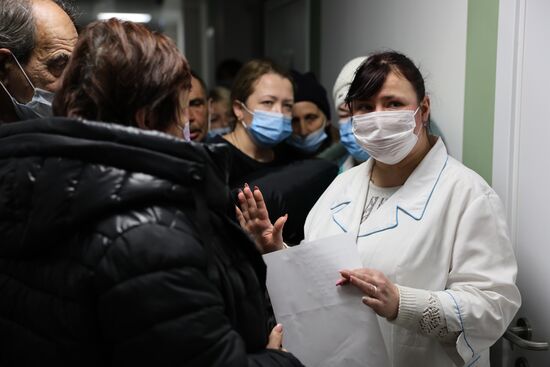 Осмотр жителей Волновахи врачами РОЦ им. проф. Г.В. Бондаря