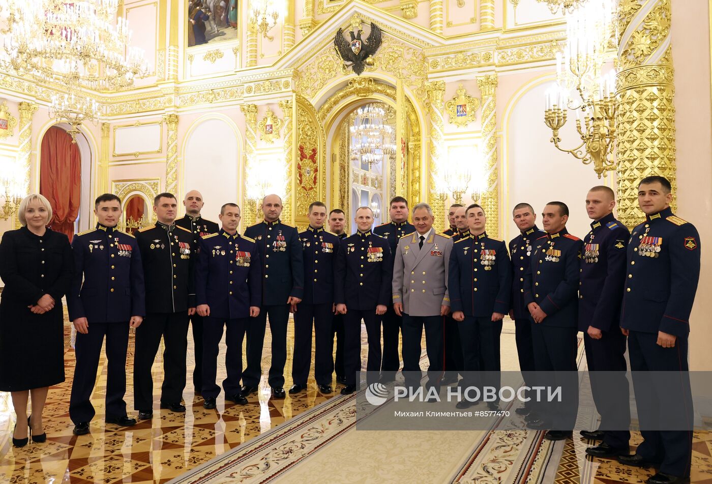 Президент РФ В. Путин вручил Героям России медали "Золотая Звезда"