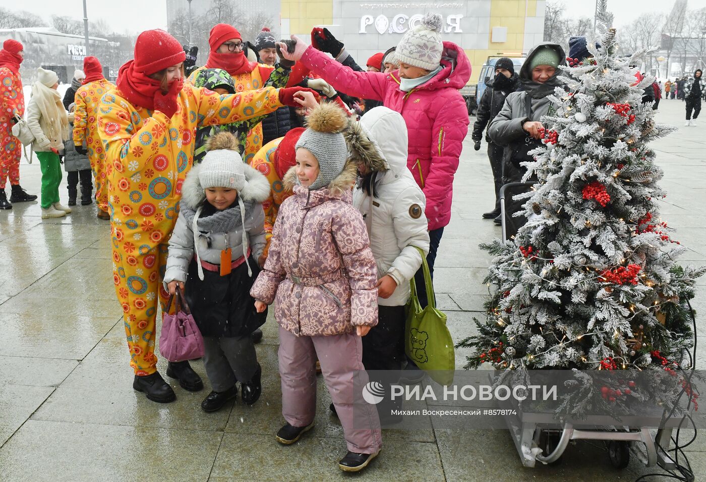 Выставка "Россия". День рождения ставропольского казачьего Деда Мороза