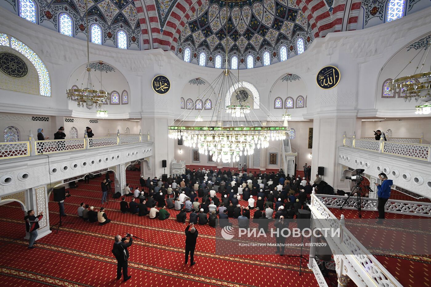 Первое богослужение в Соборной мечети Крыма