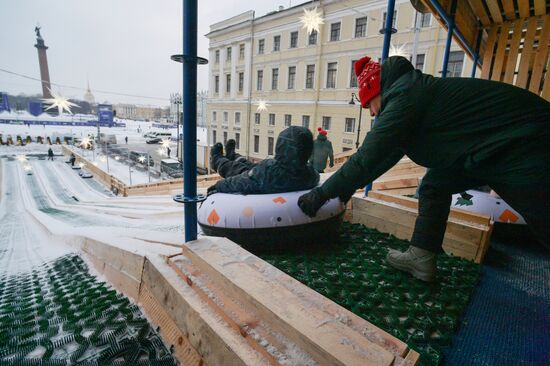 Открытие горки для катания на Дворцовой площади в Санкт-Петербурге