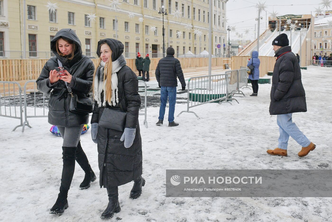 Открытие горки для катания на Дворцовой площади в Санкт-Петербурге