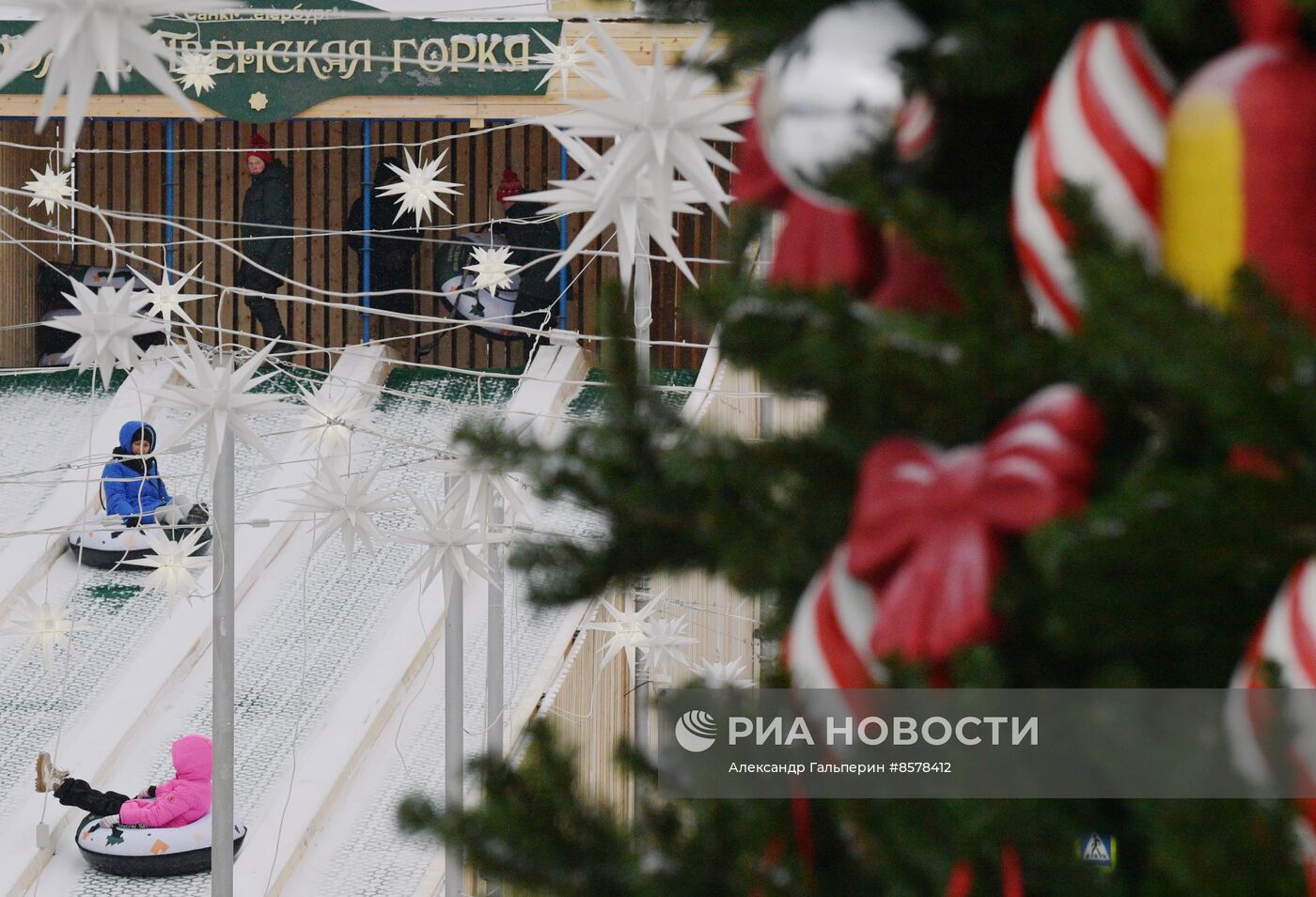 Открытие горки для катания на Дворцовой площади в Санкт-Петербурге