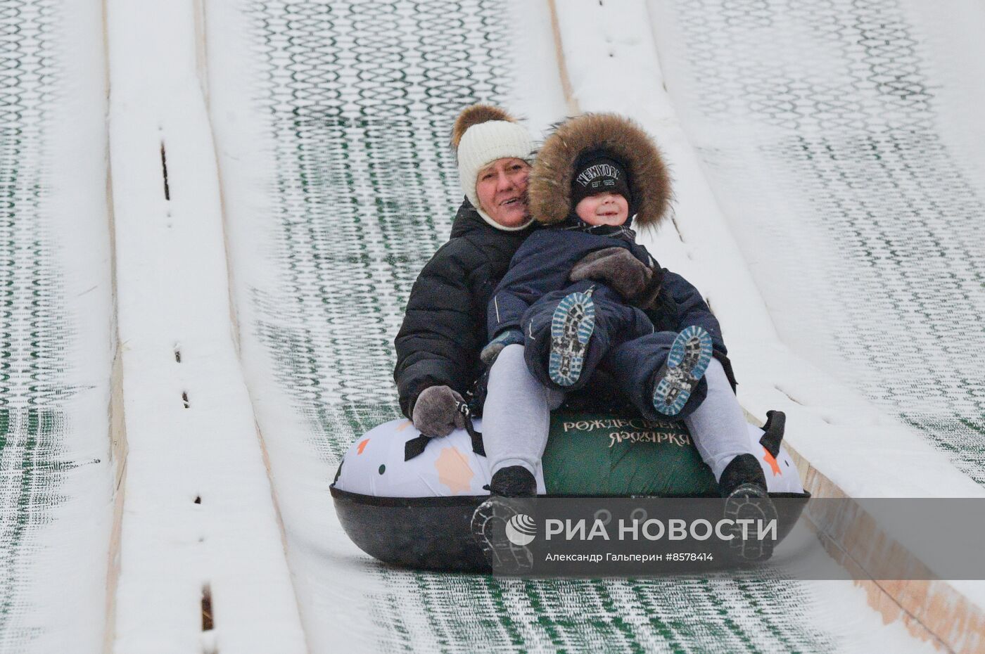 Открытие горки для катания на Дворцовой площади в Санкт-Петербурге