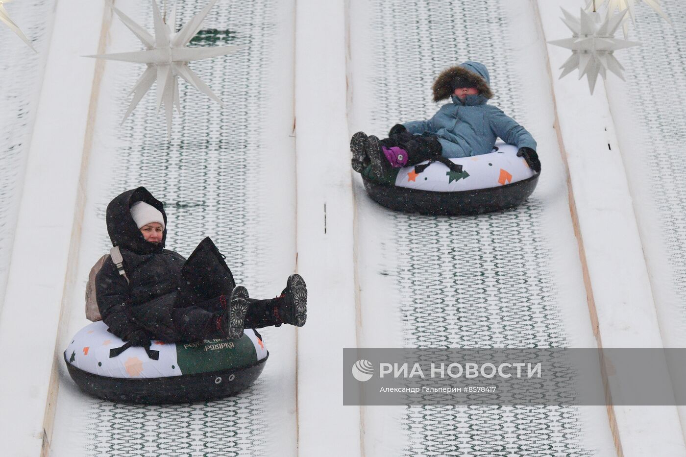 Открытие горки для катания на Дворцовой площади в Санкт-Петербурге