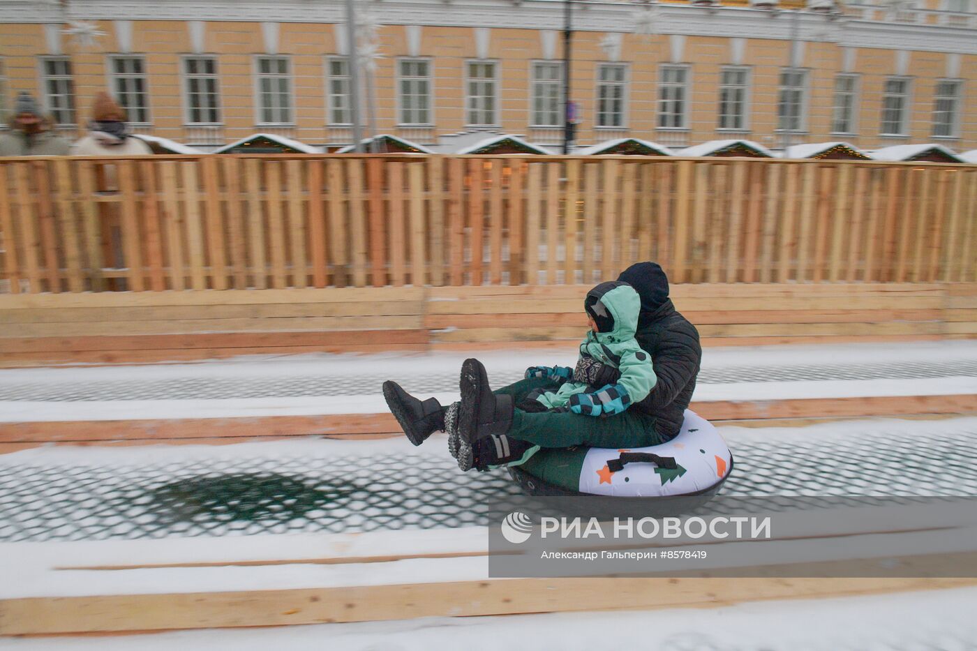 Открытие горки для катания на Дворцовой площади в Санкт-Петербурге