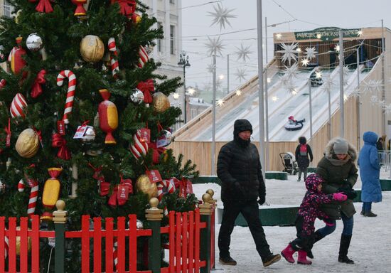 Открытие горки для катания на Дворцовой площади в Санкт-Петербурге