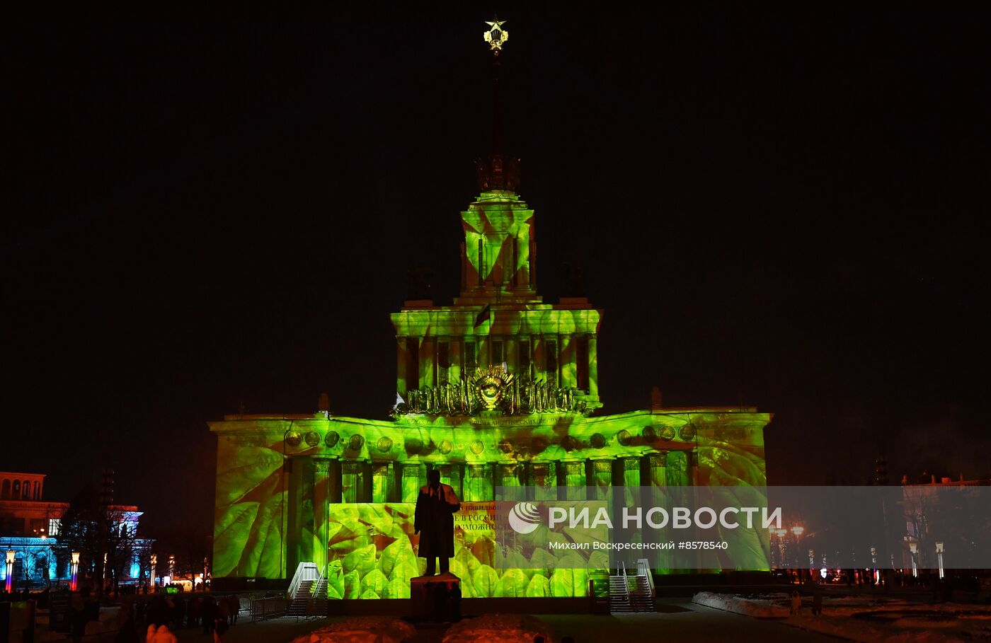 Выставка "Россия". Презентация нового светового шоу "Первые в России - стране возможностей"