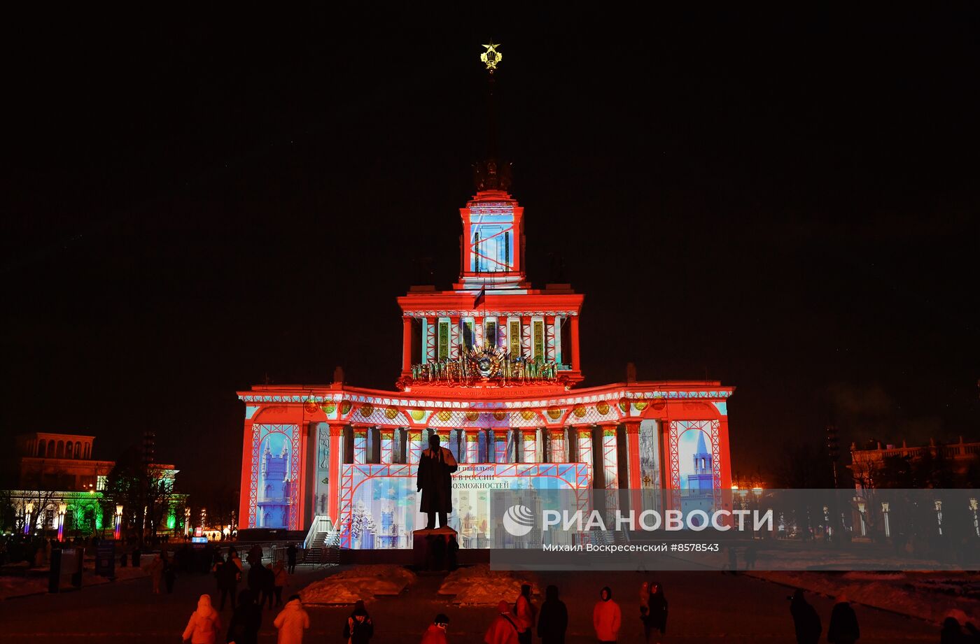 Выставка "Россия". Презентация нового светового шоу "Первые в России - стране возможностей"