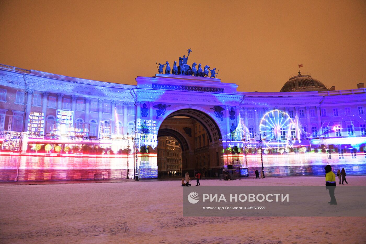 Световое шоу на Дворцовой площади, посвященное 320-летию Санкт-Петербурга