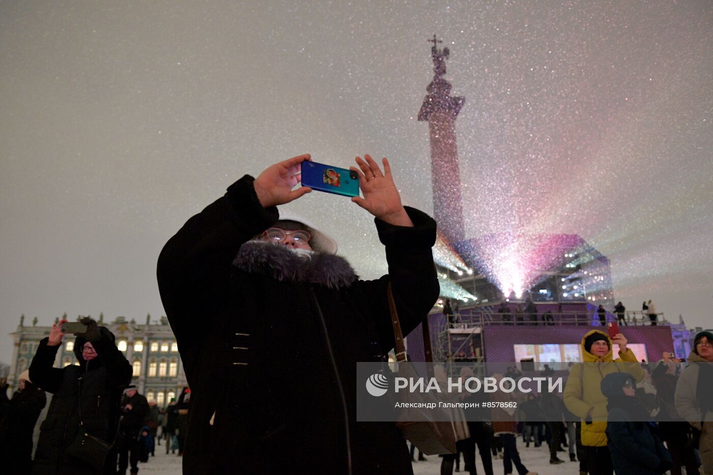 Световое шоу на Дворцовой площади, посвященное 320-летию Санкт-Петербурга
