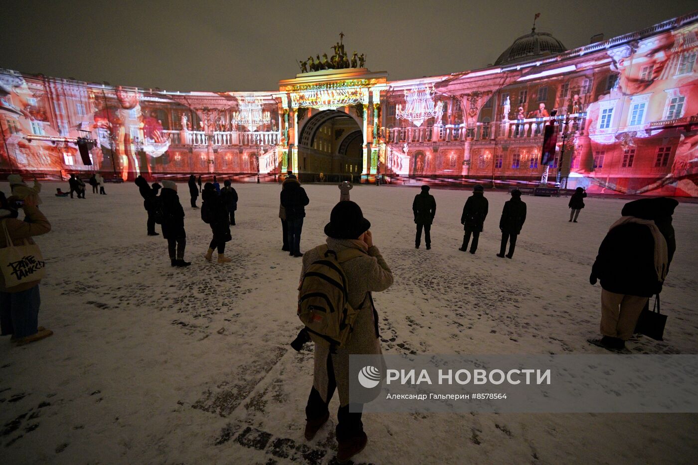 Световое шоу на Дворцовой площади, посвященное 320-летию Санкт-Петербурга
