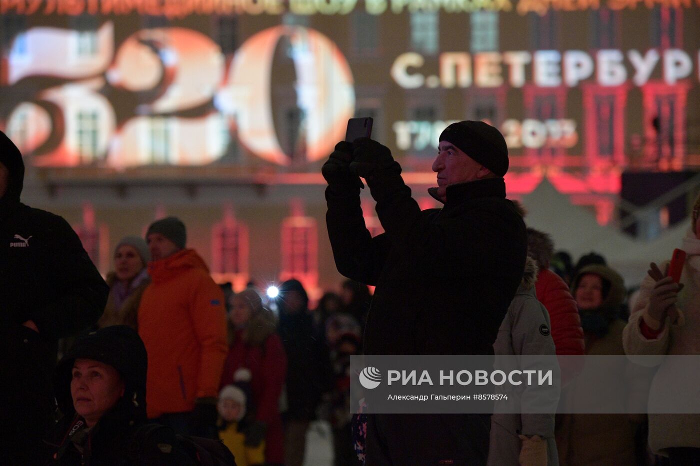 Световое шоу на Дворцовой площади, посвященное 320-летию Санкт-Петербурга