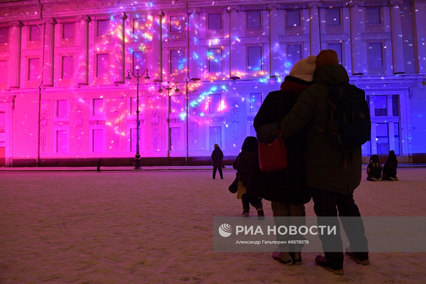 Световое шоу на Дворцовой площади, посвященное 320-летию Санкт-Петербурга