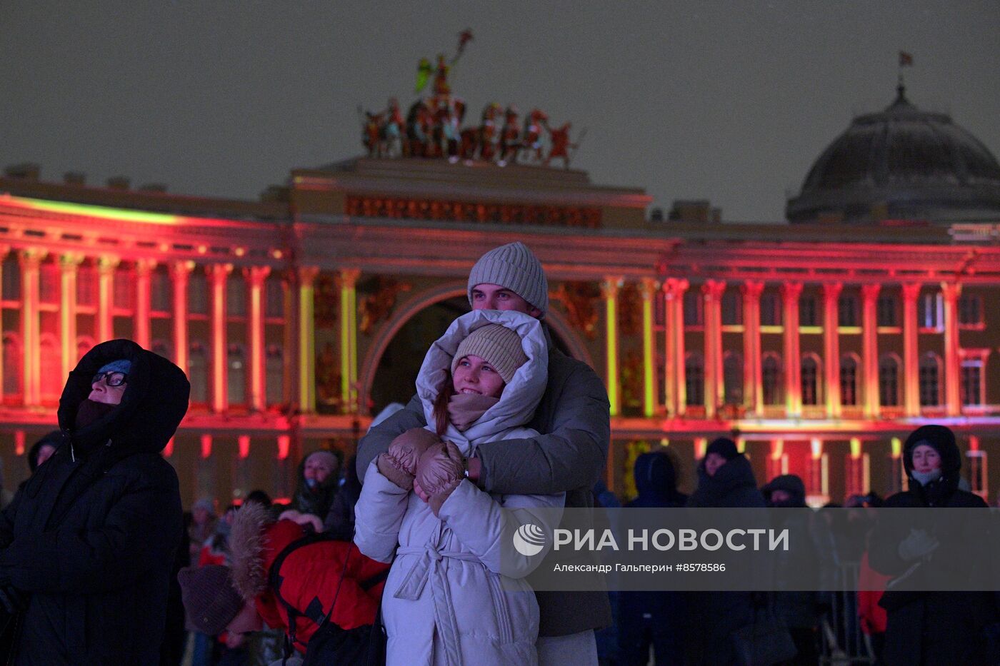 Световое шоу на Дворцовой площади, посвященное 320-летию Санкт-Петербурга