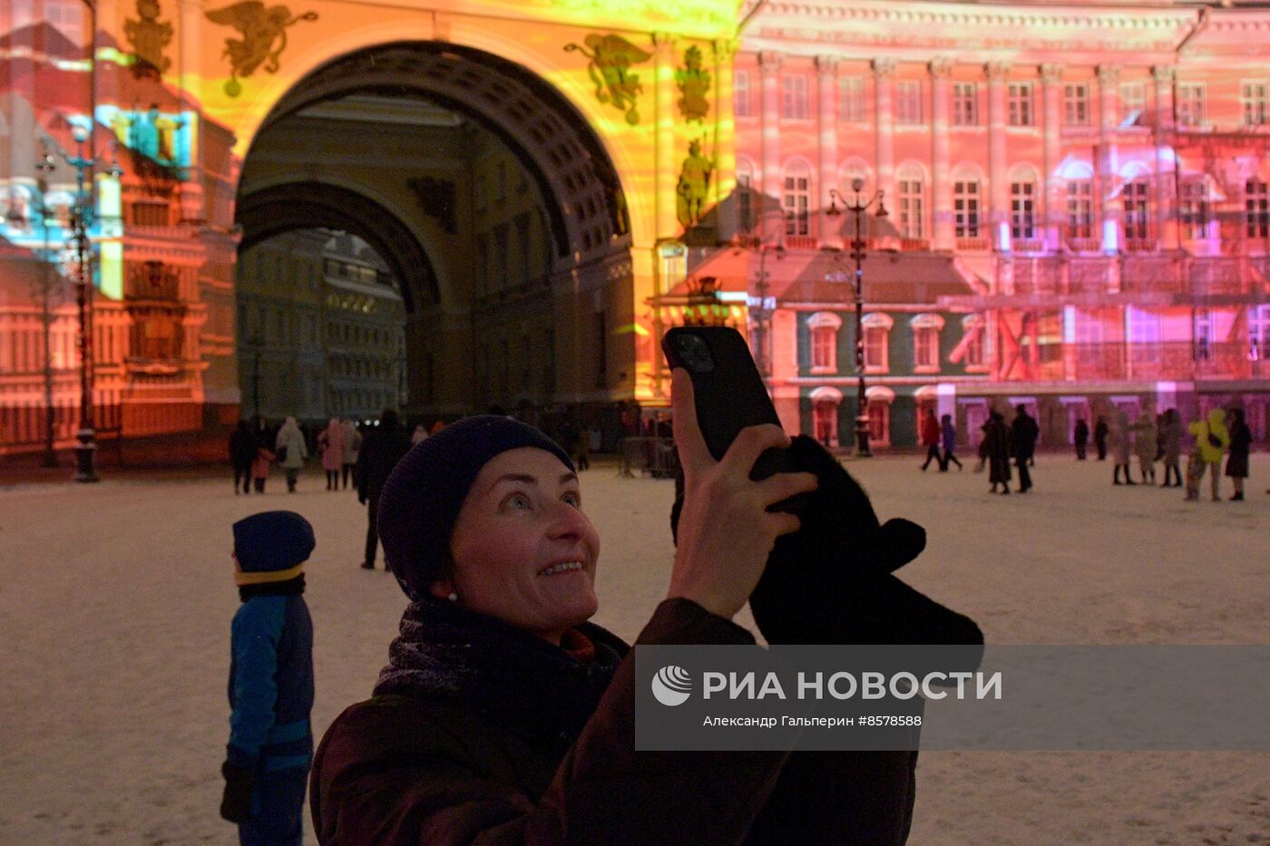 Световое шоу на Дворцовой площади, посвященное 320-летию Санкт-Петербурга